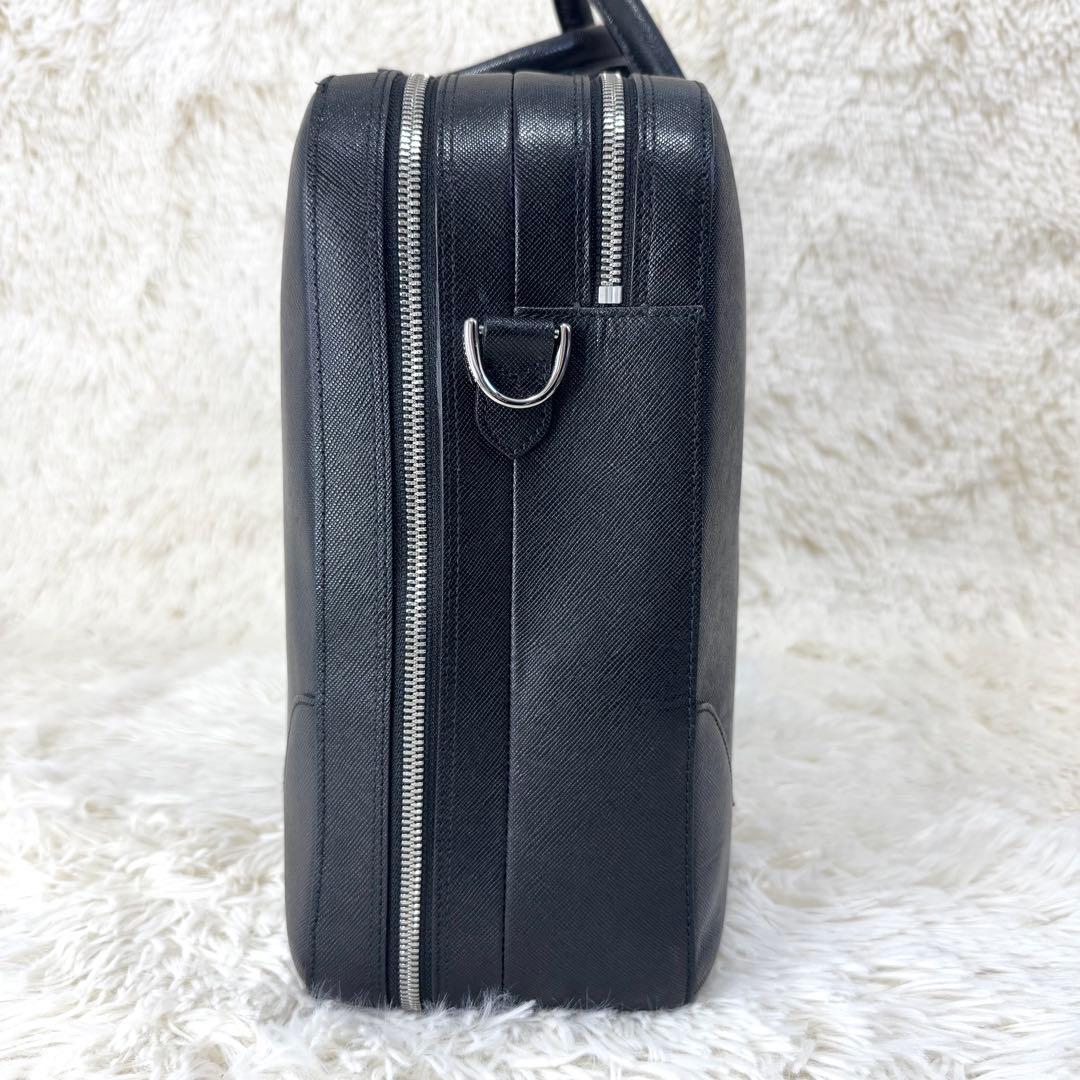 美品 ペッレモルビダ 2室 ブリーフケース ビジネス キャピターノ レザー 黒