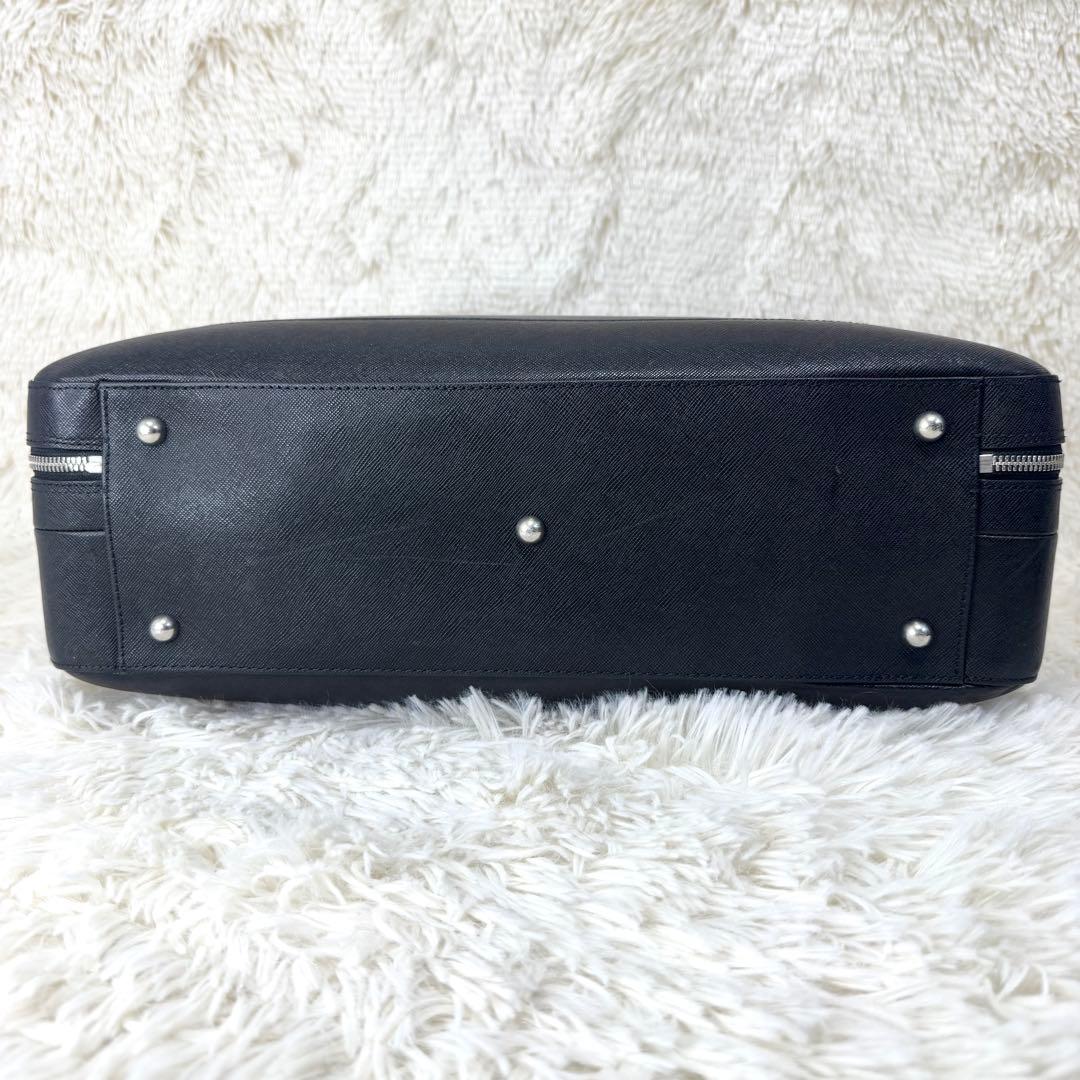 美品 ペッレモルビダ 2室 ブリーフケース ビジネス キャピターノ レザー 黒