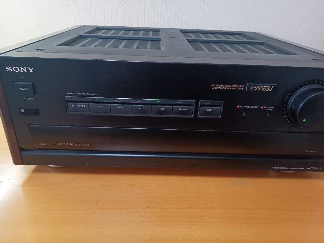 トモ　SONYプリメインアンプ　TA-F555ESJ通電確認のみ