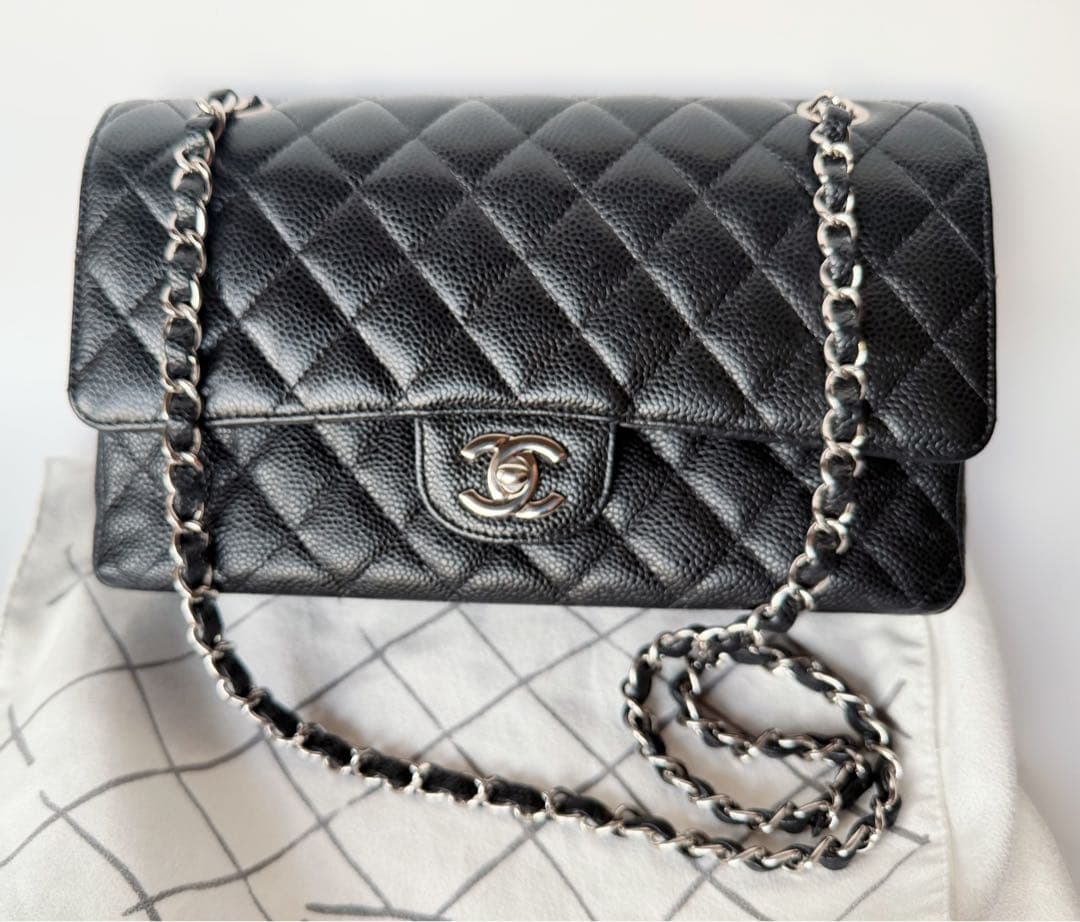 ほぼ新品 CHANEL クラシック マトラッセ25 黒シルバー金具キャビアスキン