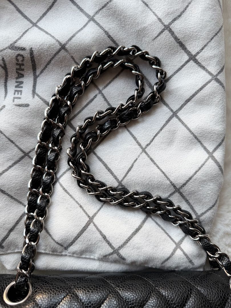 ほぼ新品 CHANEL クラシック マトラッセ25 黒シルバー金具キャビアスキン