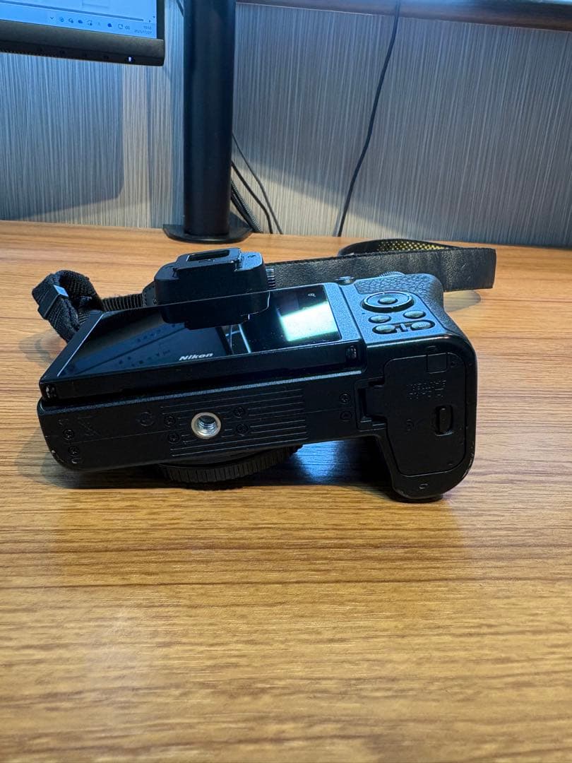 Nikon Z50 ・充電器・バッテリー2個・三脚・ストロボ