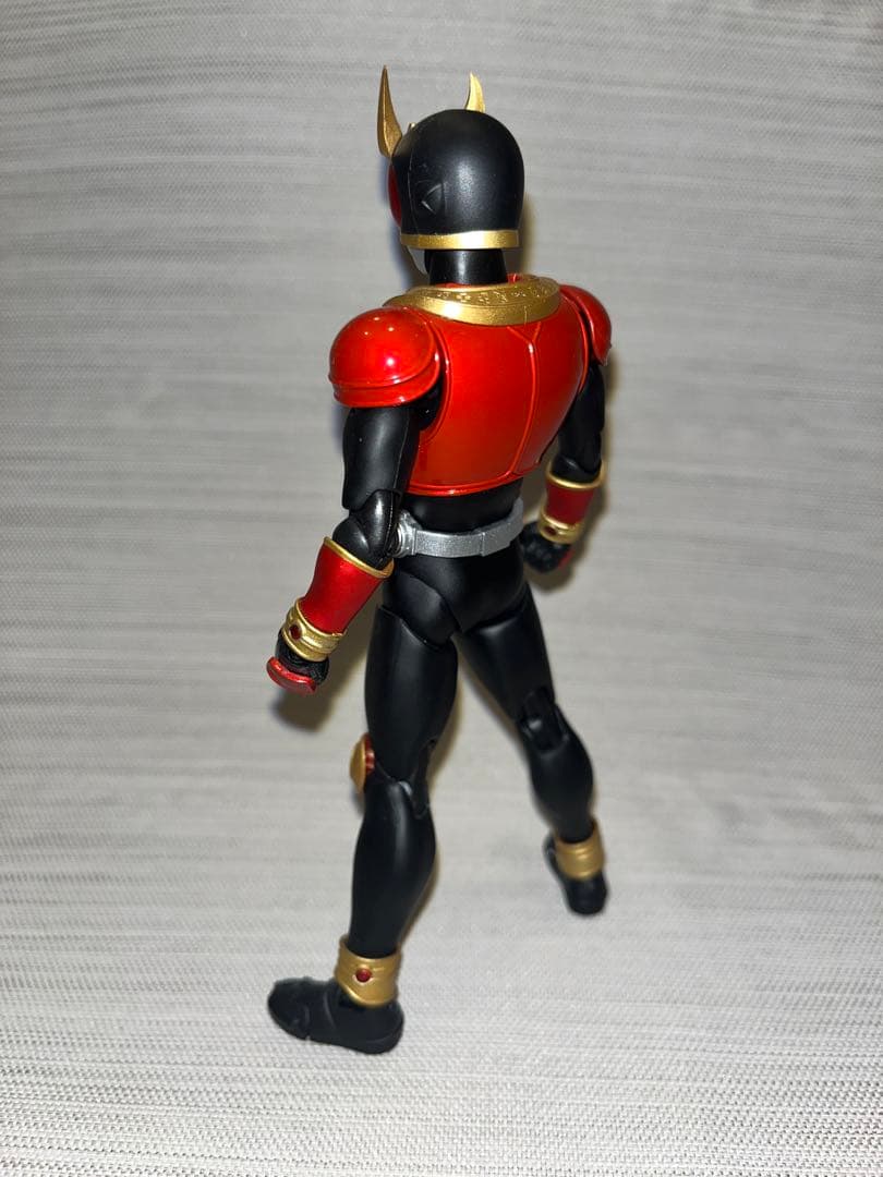 S.H.Figuarts 真骨彫製法　仮面ライダークウガ マイティフォーム