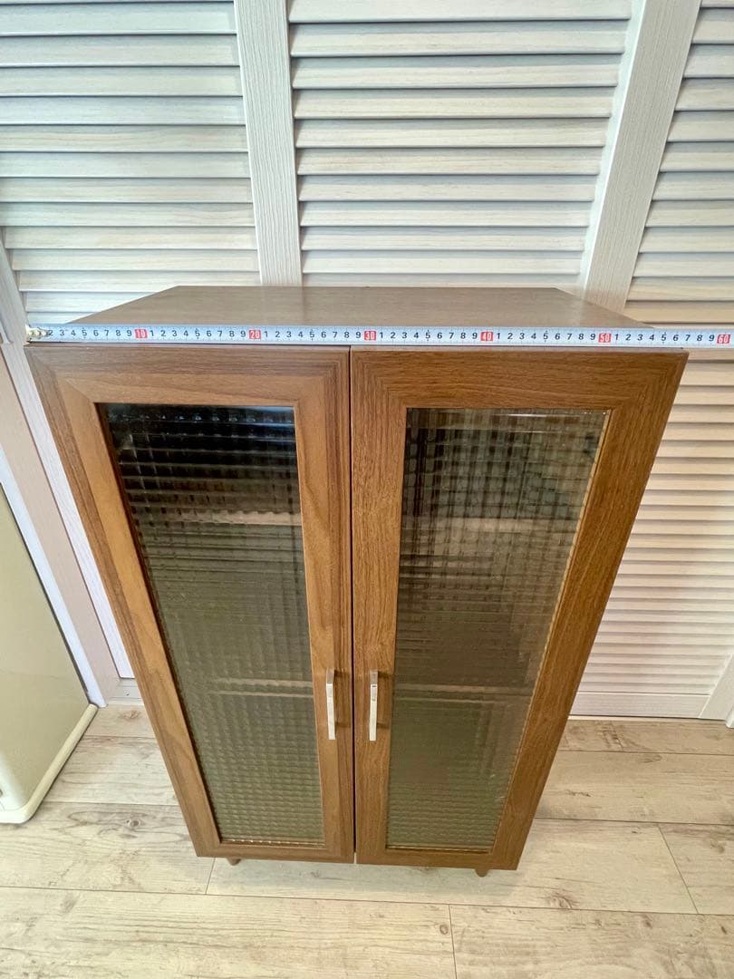 木製キャビネット・サイドボード＊チェッカー・ワッフルガラス扉 可動棚付き