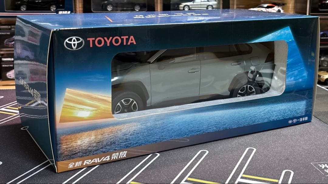 1/18 トヨタRAV4アッシュグレーメタリック×アーバンカーキ フル開閉モデル