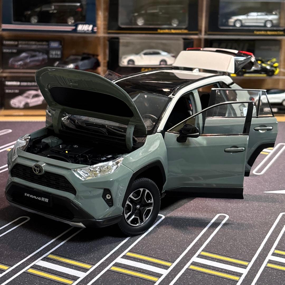 1/18 トヨタRAV4アッシュグレーメタリック×アーバンカーキ フル開閉モデル