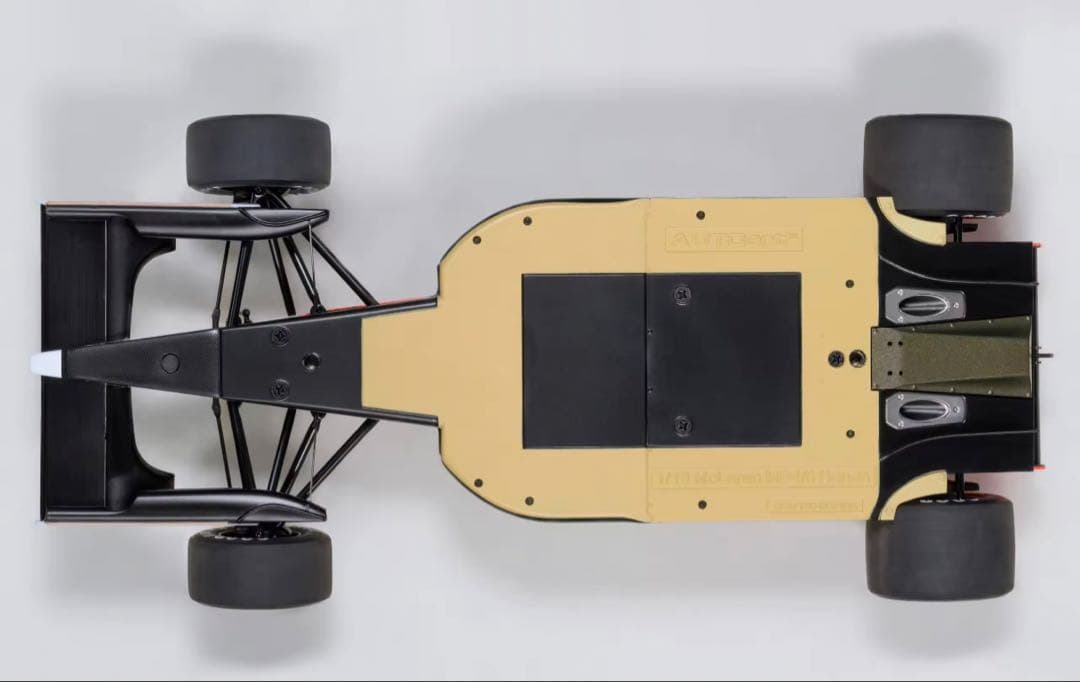 AUTOart McLaren MP4/8 1/18スケールモデル ミニカー