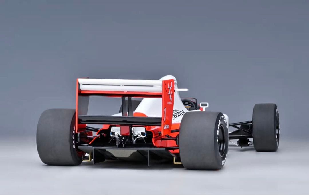 AUTOart McLaren MP4/8 1/18スケールモデル ミニカー