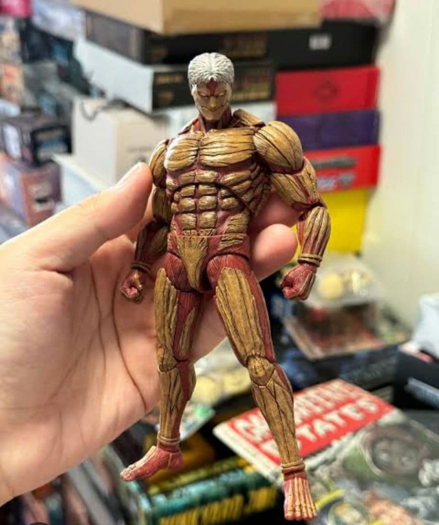 進撃の巨人　鎧の巨人　フィギュア