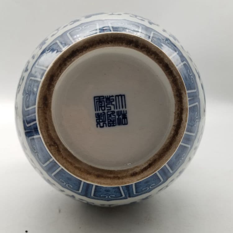 清乾隆青花纏枝花両耳賞瓶 花瓶 景徳鎮 陶磁器 装飾品 現代工芸品 美術品 置物