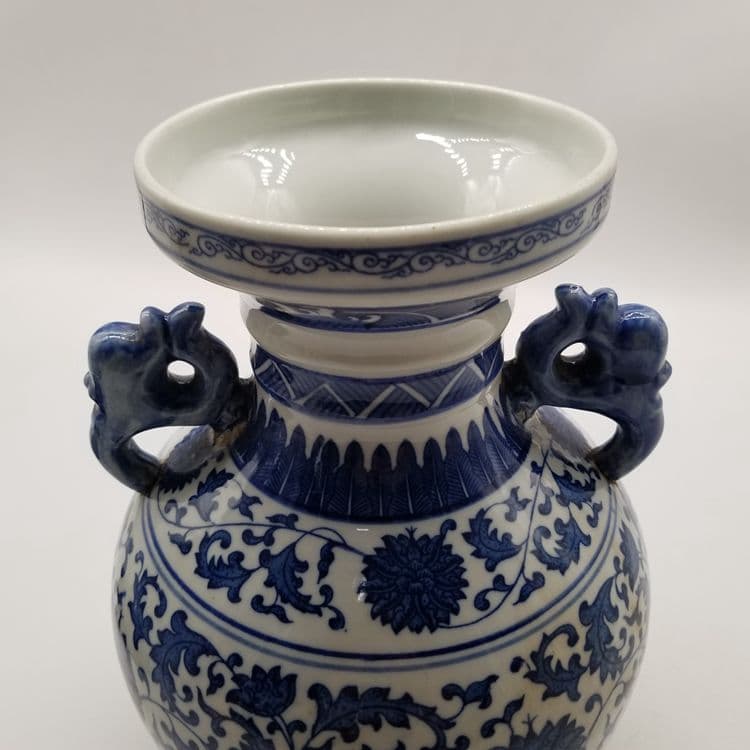 清乾隆青花纏枝花両耳賞瓶 花瓶 景徳鎮 陶磁器 装飾品 現代工芸品 美術品 置物