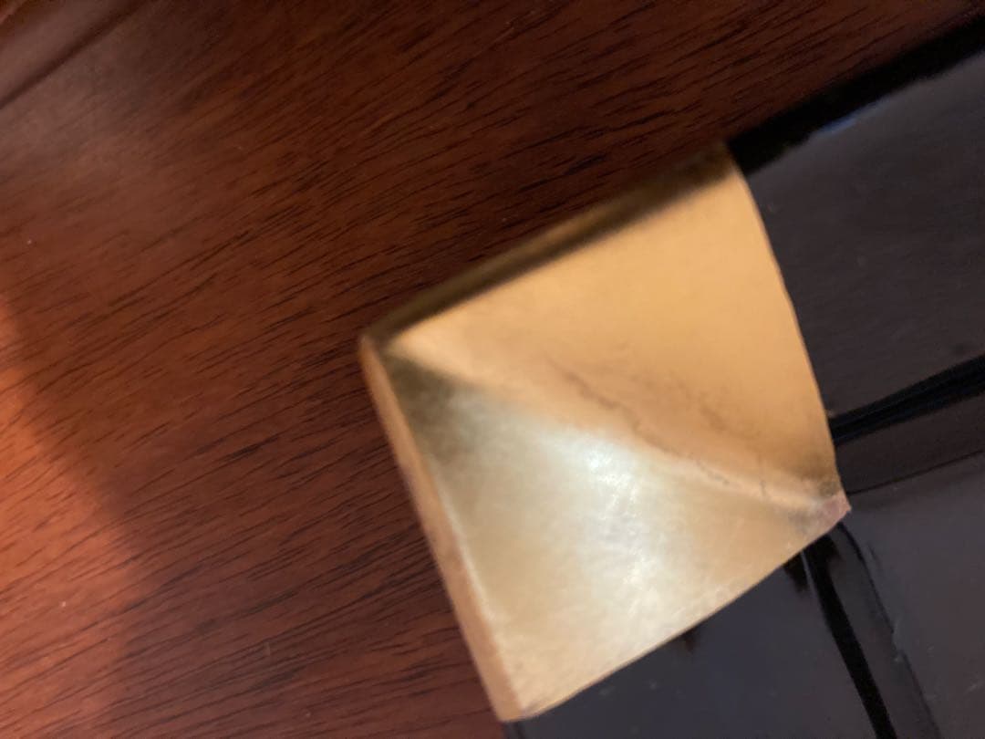 山田平安堂　黒い漆器の長方形盆 金の角付き