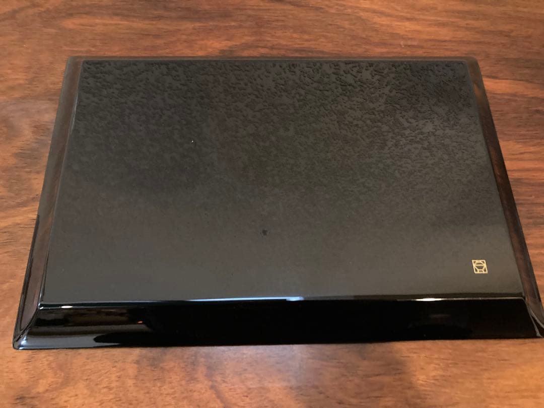 山田平安堂　黒い漆器の長方形盆 金の角付き