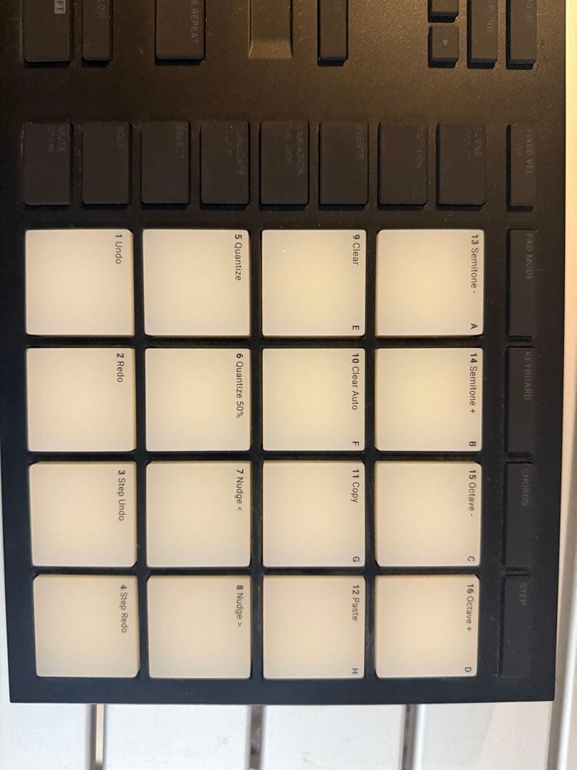 (NI) Maschine Mikro mK3 本体とケーブル