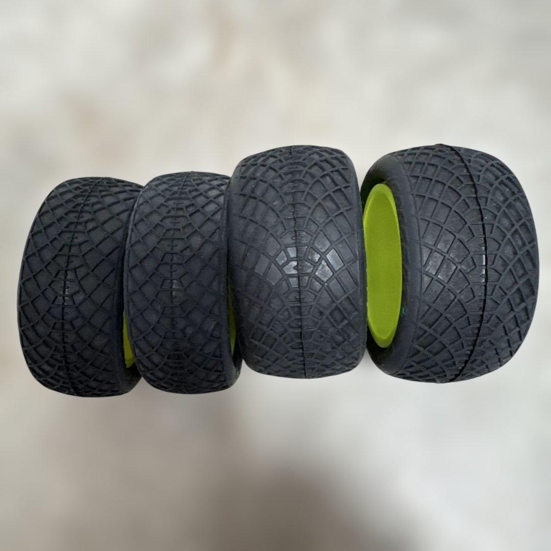 ヨコモ スーパードッグファイター YZ-870Cシャーシとオプションタイヤ2種