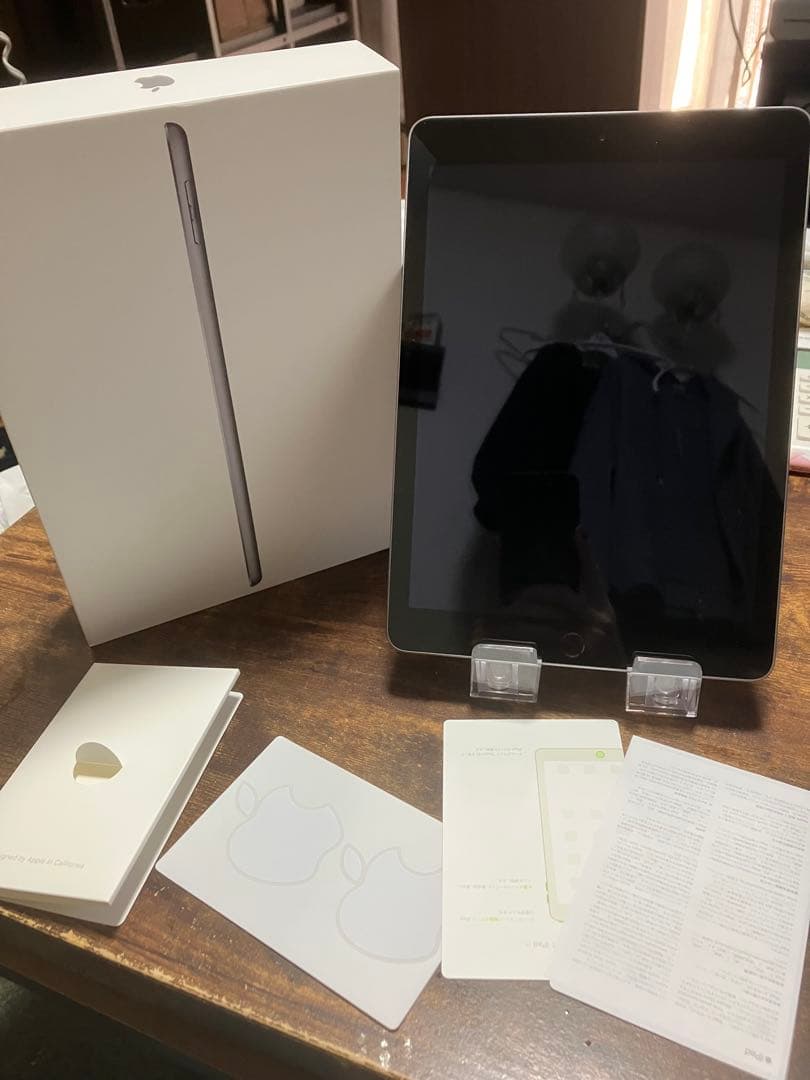 【美品】iPad 第5世代　スペースグレイWi-Fi 32G シートシール付き
