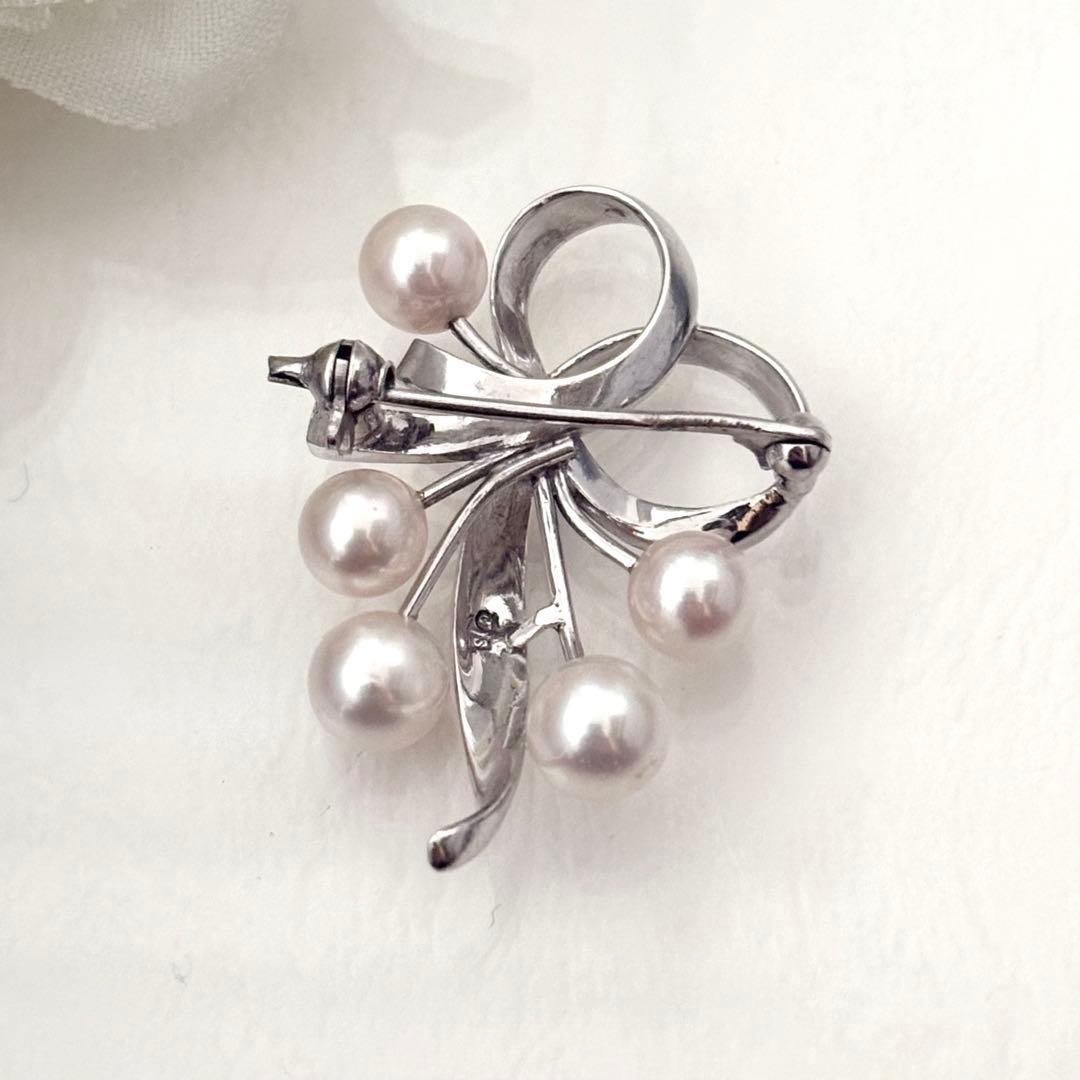 444【ミキモト】シルバー　パール　5珠　ブローチ　　皇室御用達ブランド