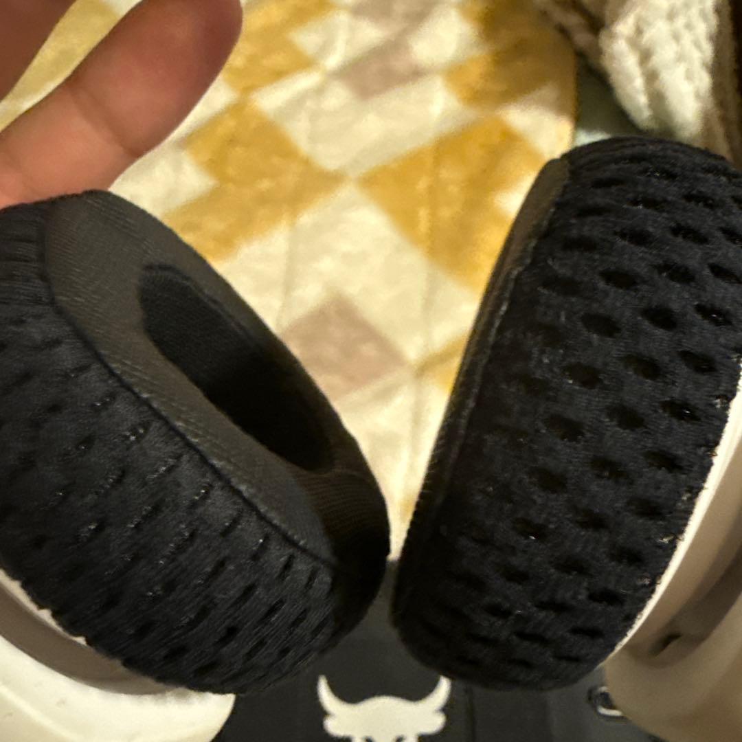 Under Armour ワイヤレスヘッドホン