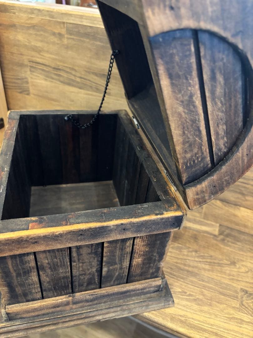 木製トランク アーチ型 蓋付き　宝箱　海賊風