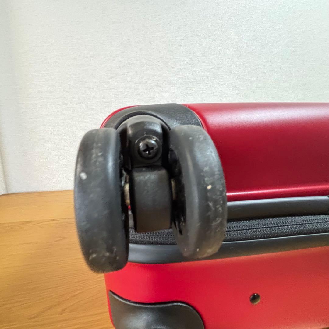 VICTORINOX キャリーケース　スーツケース　４輪　レッド　機内持ち込み