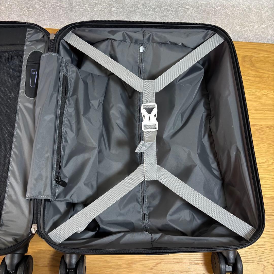 VICTORINOX キャリーケース　スーツケース　４輪　レッド　機内持ち込み