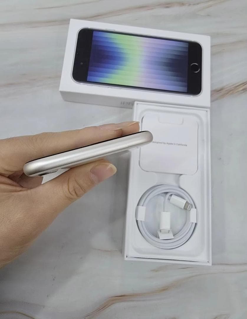 【nananan専用】iPhone SE3 128GB｜SIMフリー｜白