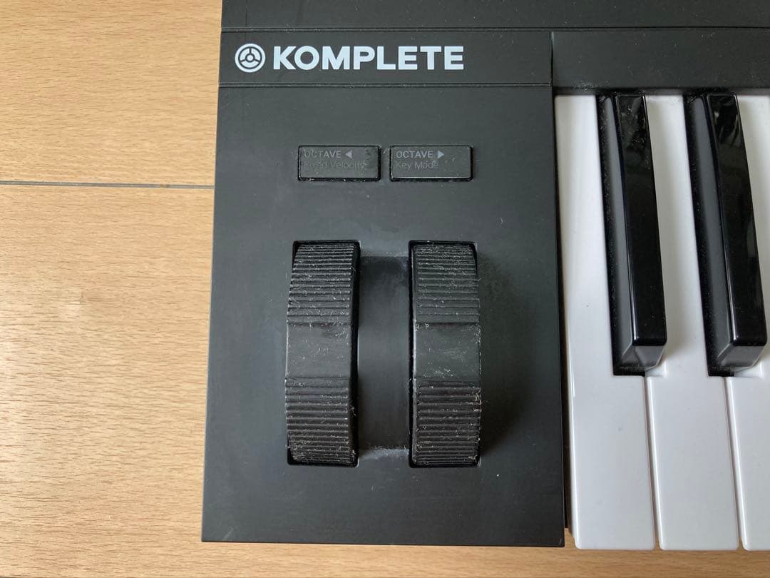 KOMPLETE KONTROL A4 49鍵 MIDIキーボード プラグイン付