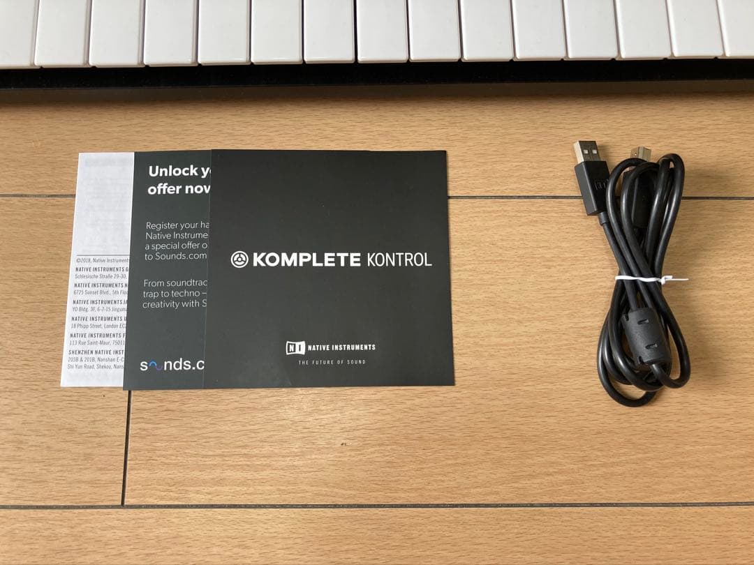 KOMPLETE KONTROL A4 49鍵 MIDIキーボード プラグイン付