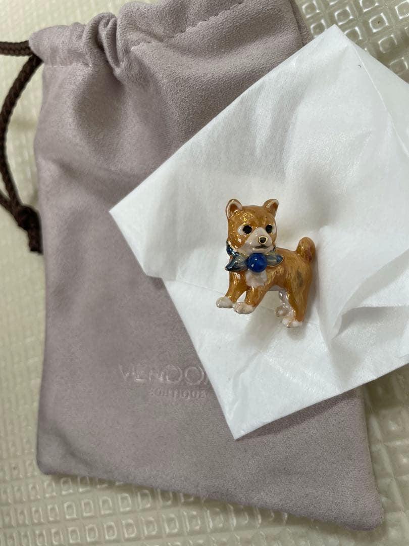 ヴァンドーム青山　柴犬　ブローチ