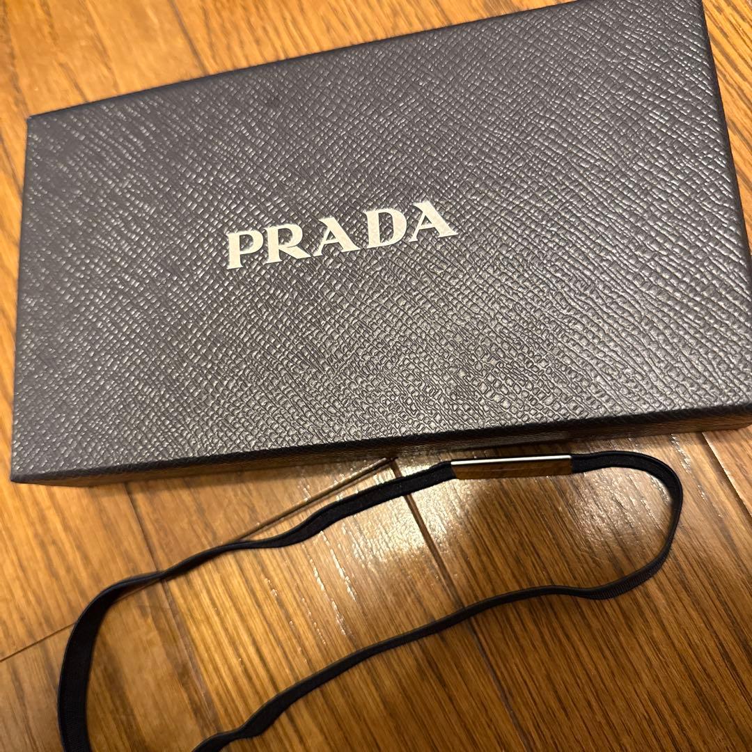 PRADA iPhone16pro ライトブルー　サフィアーノ