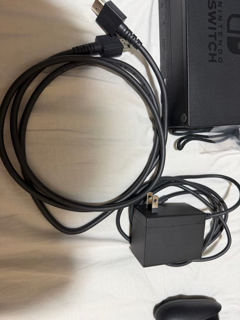 Nintendo Switch 本体　2本のソフト付きネオンブルー・ネオンレッド