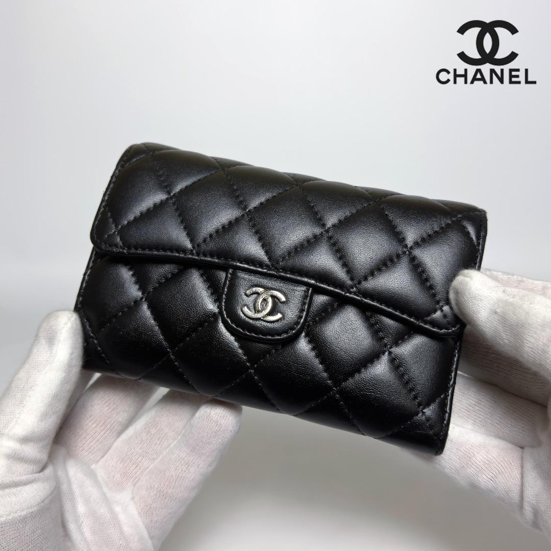 正規品　シャネル　マトラッセ　シルバー金具　ミディアム　フラップ三つ折り財布