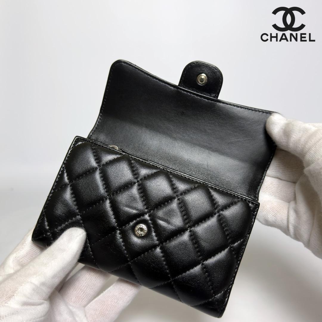 正規品　シャネル　マトラッセ　シルバー金具　ミディアム　フラップ三つ折り財布