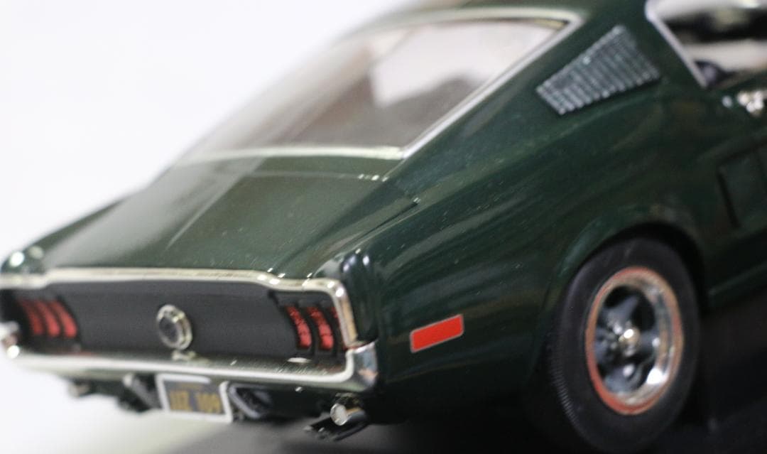 希少AMERICAN MUSCLE　映画ブリット劇中車　ムスタングＧＴ　１／１８