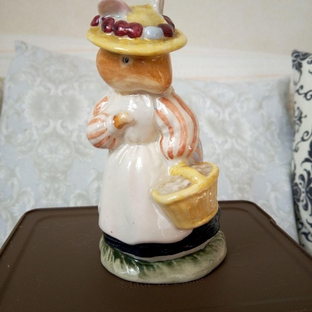   ロイヤルドルトン　LADY  WOODMOUSE