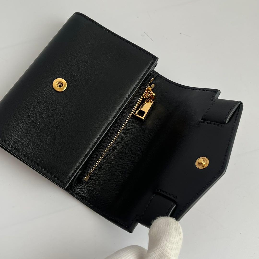 ✨未使用保管✨　VERSACE 折り財布　財布　メデューサ　黒　レザー