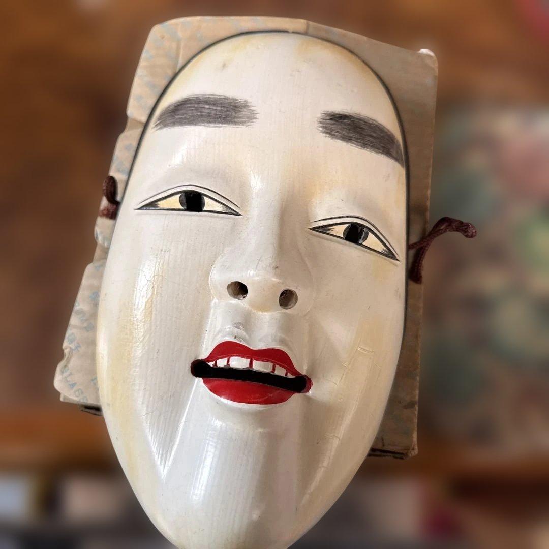 木製お面 表情豊か