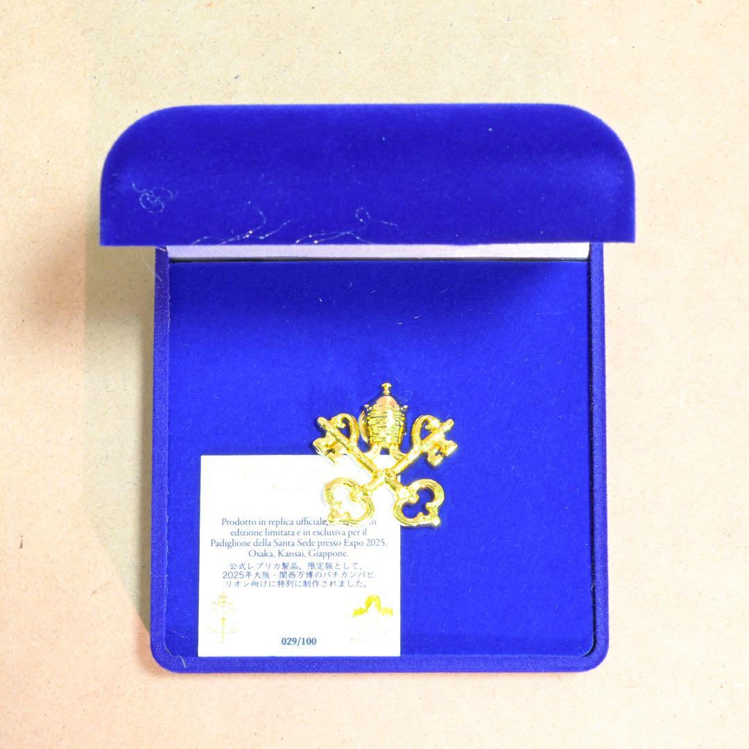 にょき バチカン ピンバッジ