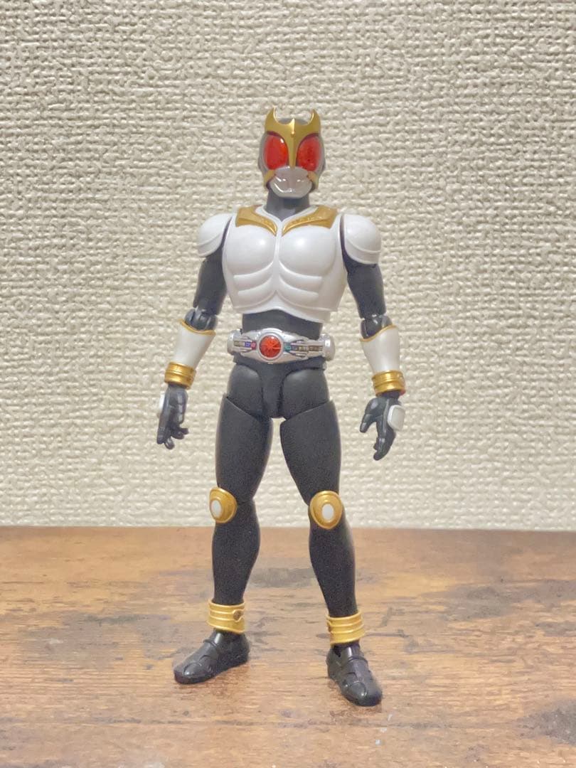 s.h.figuarts 真骨彫製法　仮面ライダークウガ　グローイングフォーム