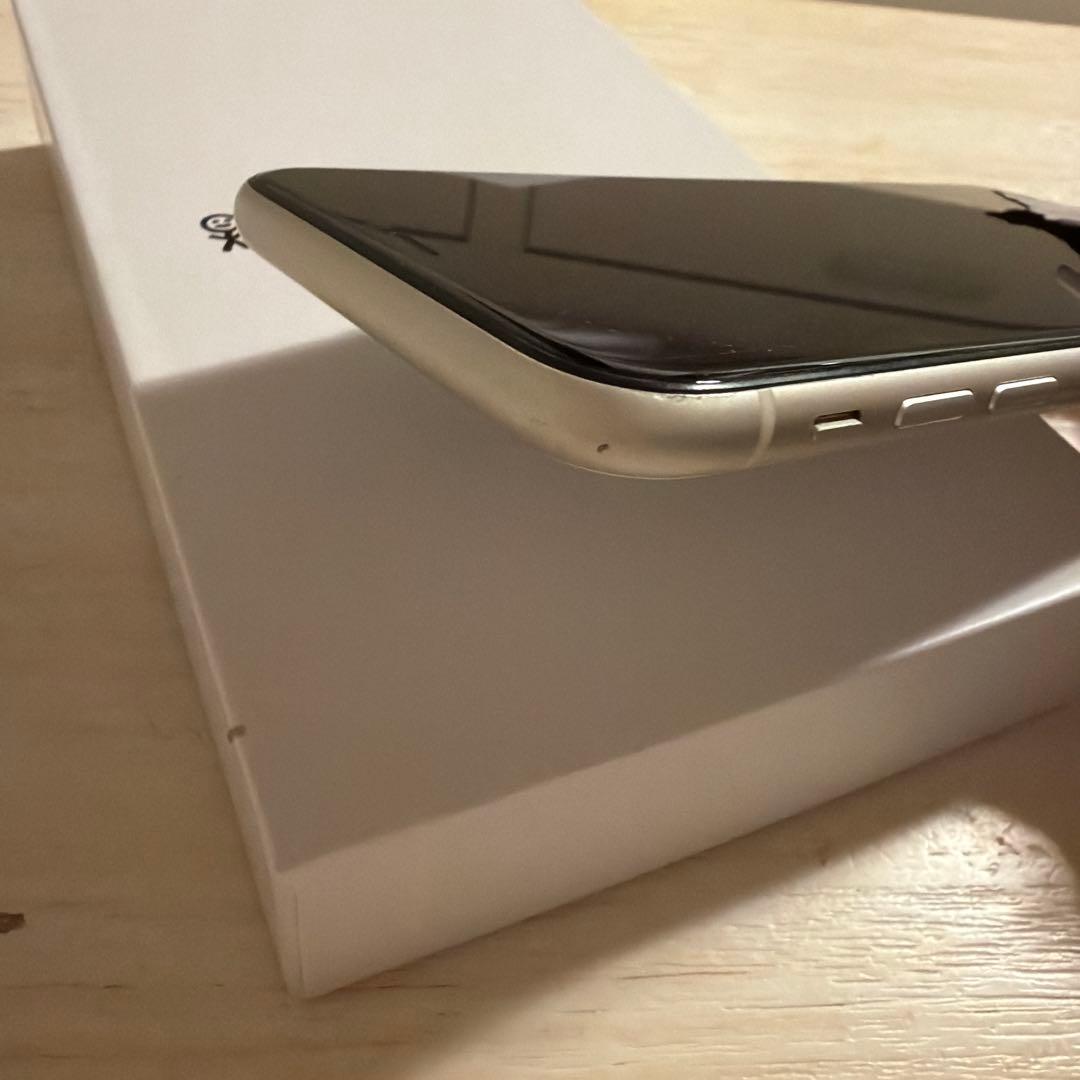 【週末限定価格】iPhone11 本体 64GB ホワイト