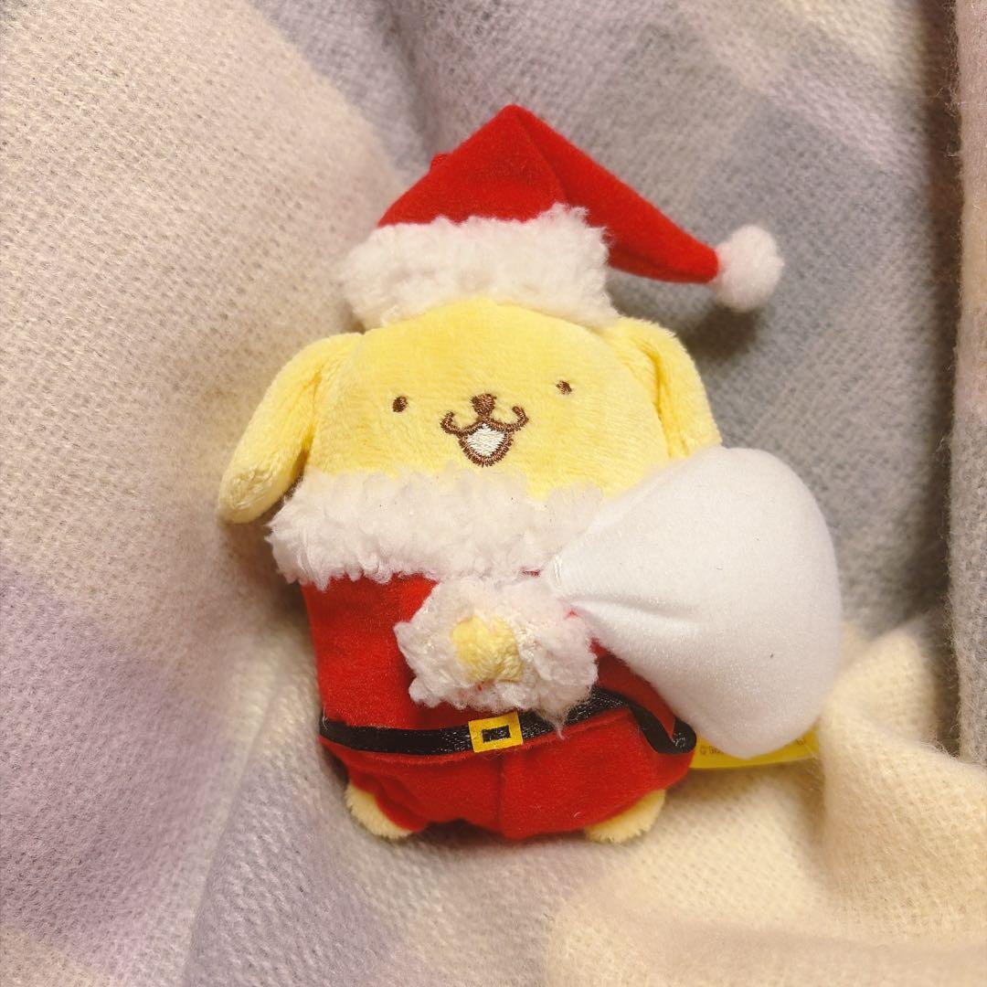 ポムポムプリンカフェ　マスコット　プレゼント持ったサンタ