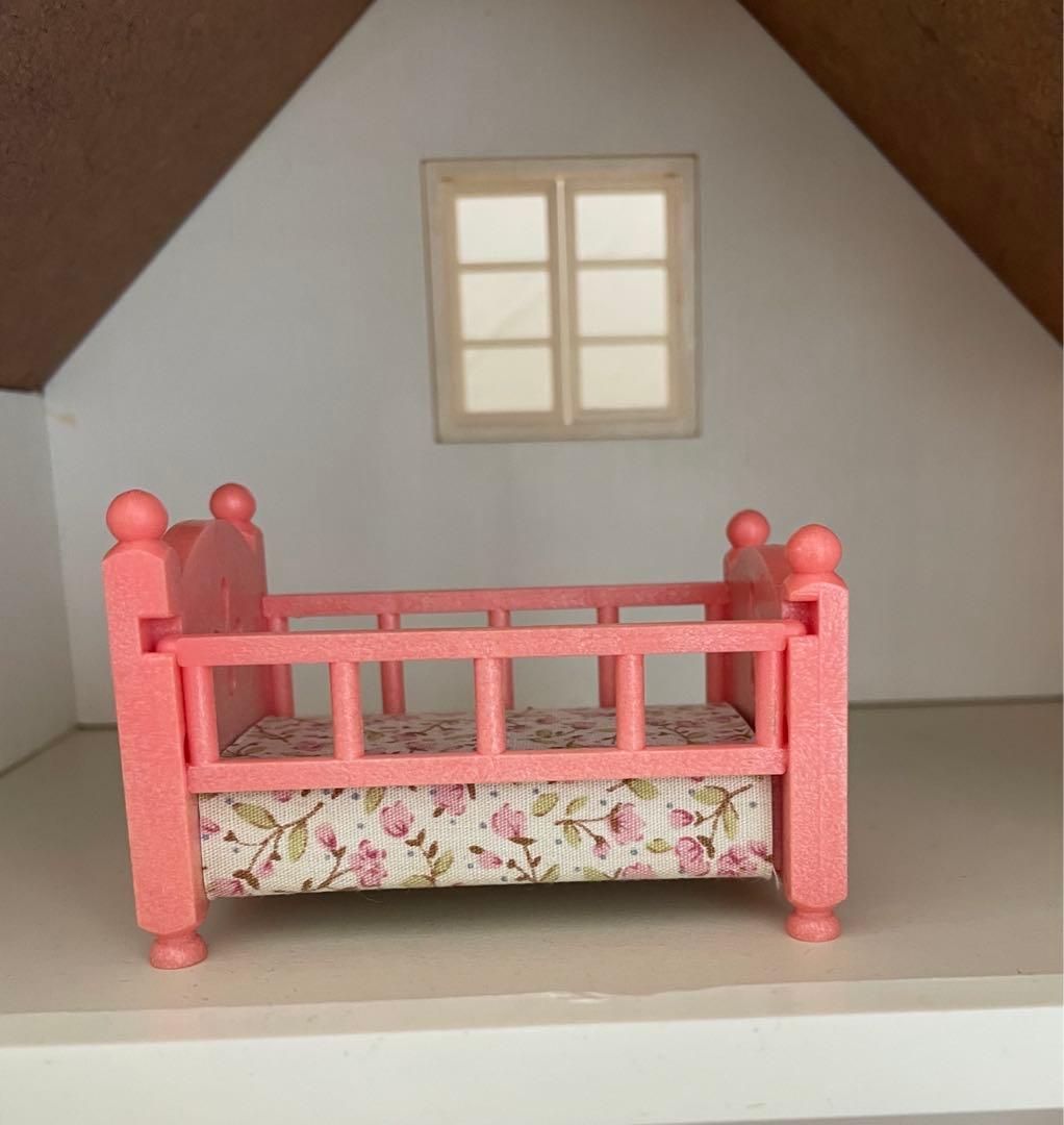 シルバニアファミリー　白いお家　日本製　ピンク色家具　シルバニア　初代シルバニア