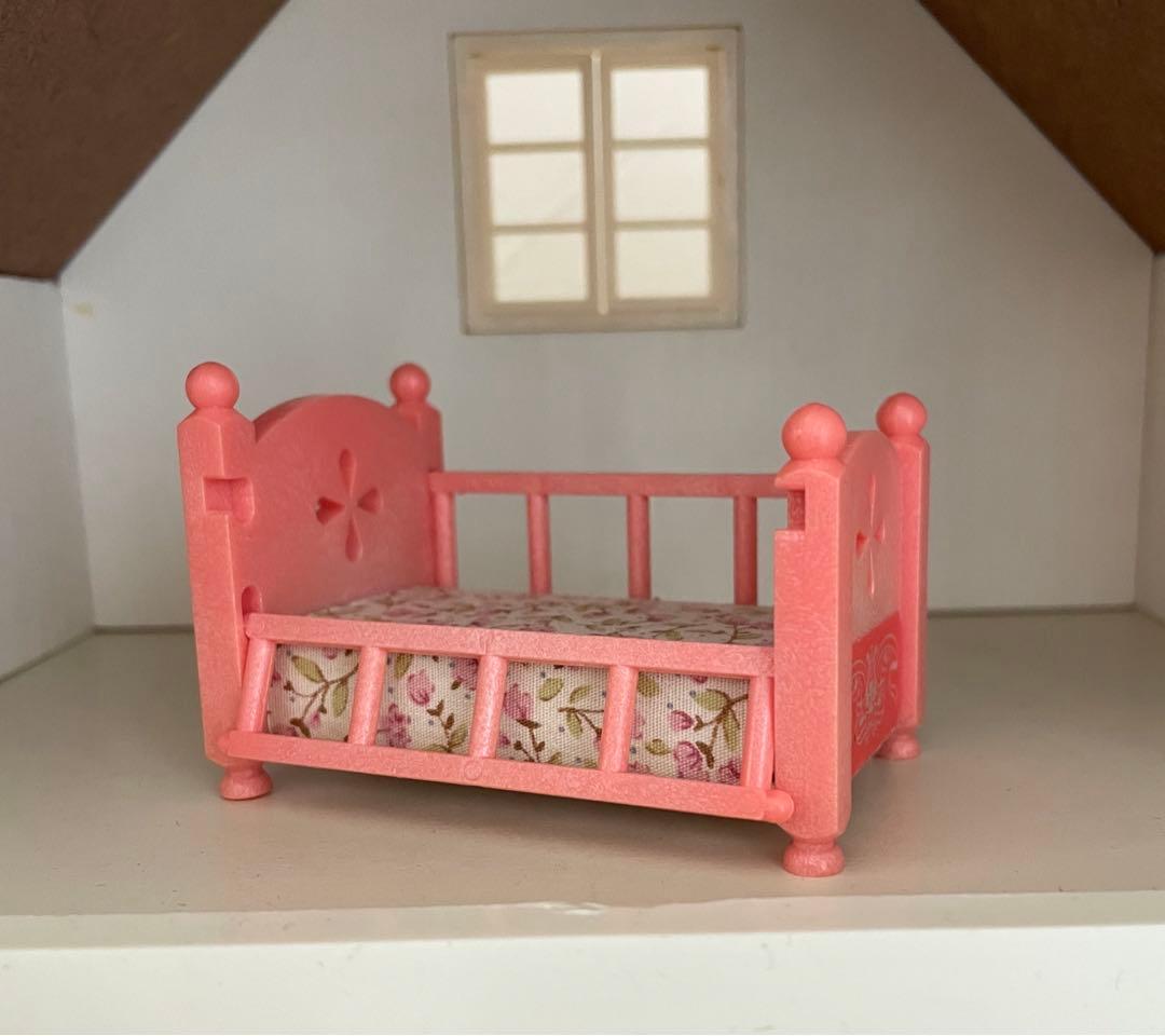 シルバニアファミリー　白いお家　日本製　ピンク色家具　シルバニア　初代シルバニア