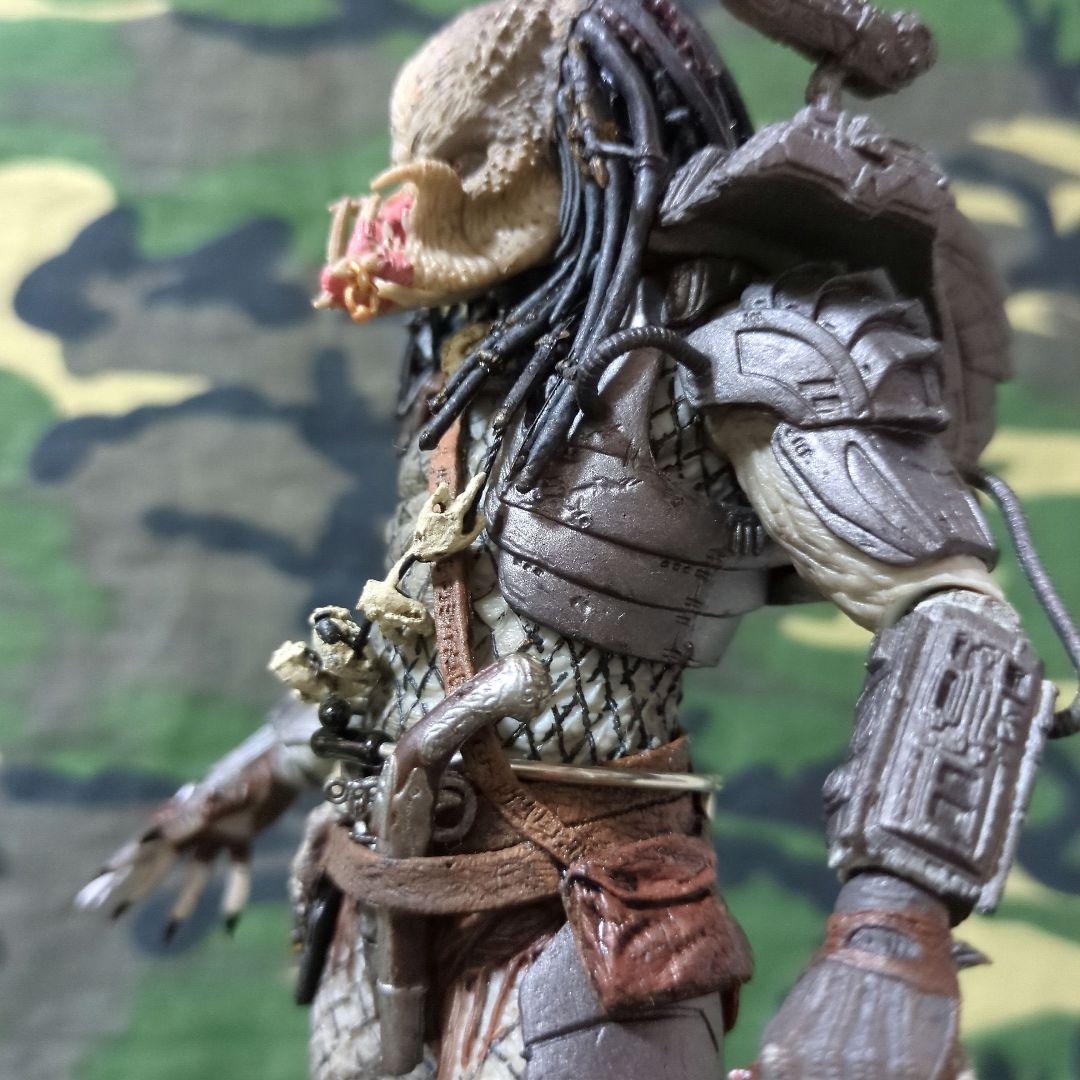 NECA エルダープレデター《中古品》 【パッケージ無し・スタンド付き】