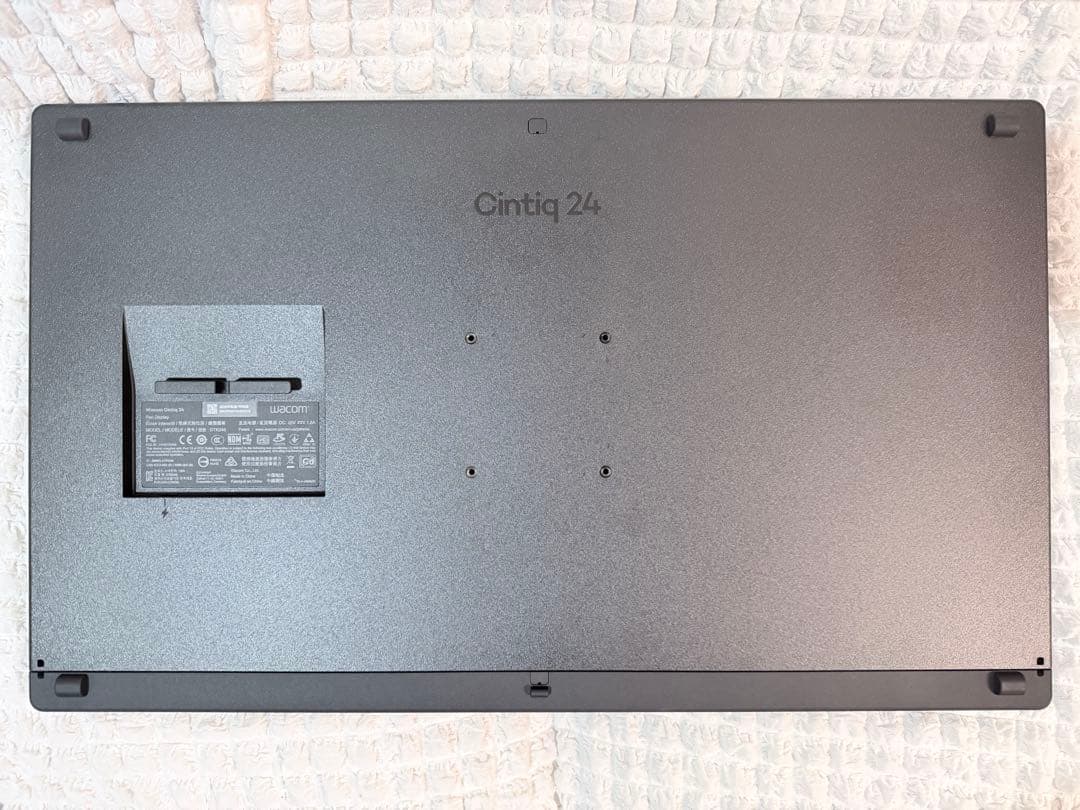 【極美品】新型 Wacom Cintiq24 DTK246 液晶保護フィルム付き