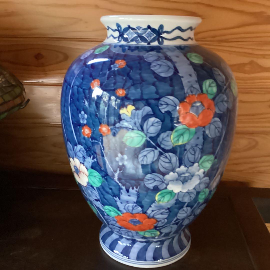 青と白の花柄大花瓶鍋島