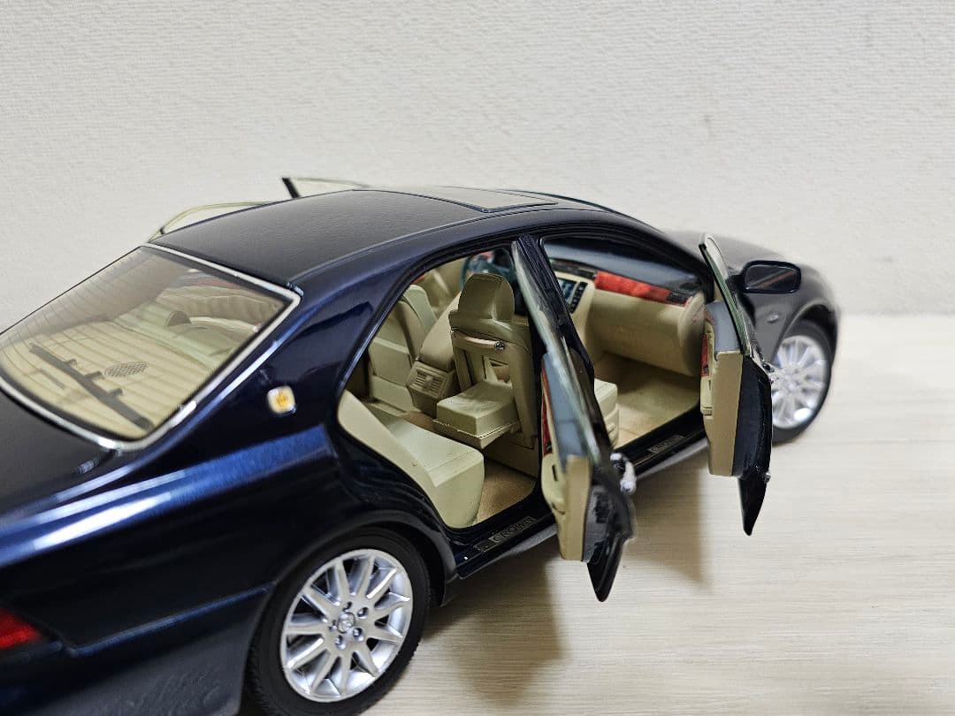 トヨタ 18クラウン ミニカー ダークブルー