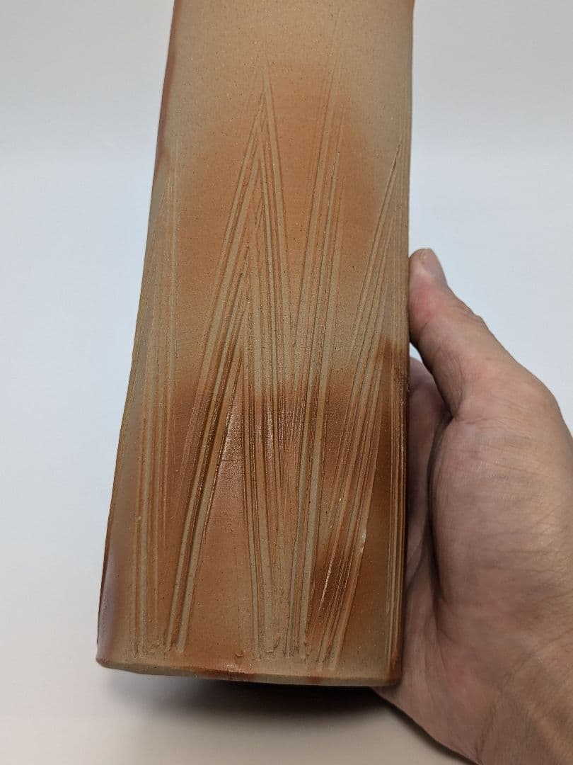 岡山県重要無形文化財 松井與之 備前焼 緋襷花入 共箱共布栞 花器 花瓶 置物