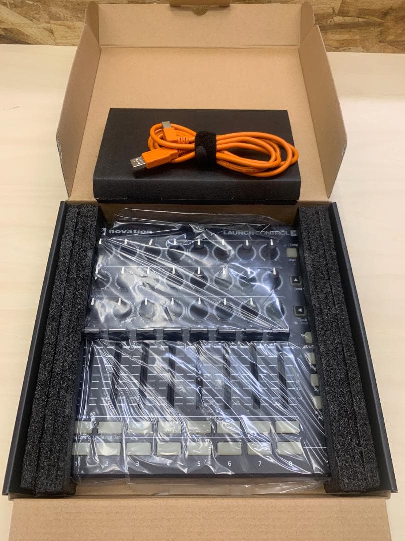 Novation Launch Control XL MK2 コントローラー