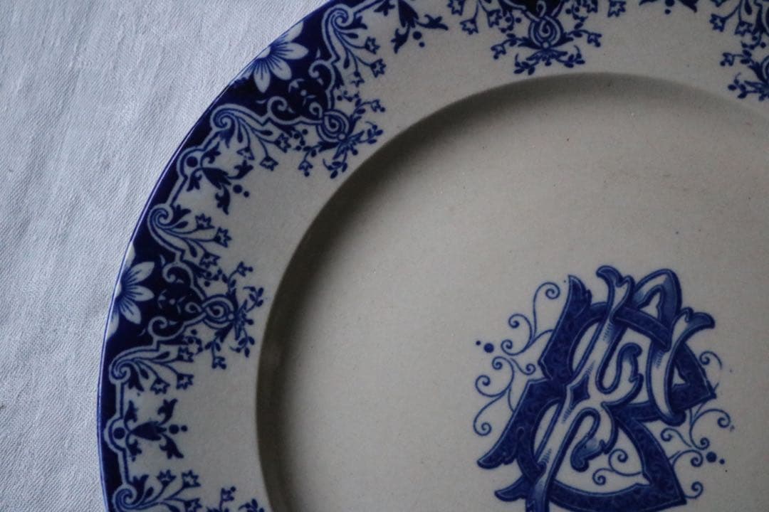 フランス　アンティーク　モノグラム　プレート　藍色　Bordeaux ルーアン